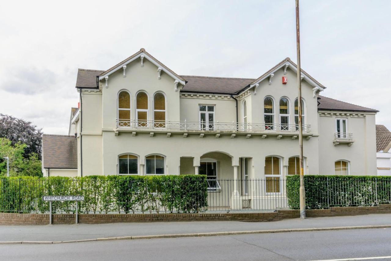 Crescent House Apartments 特尔福德 外观 照片